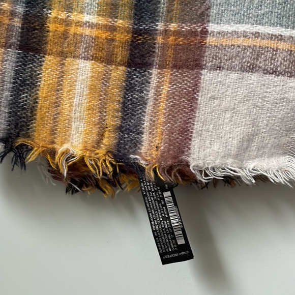 Long scarf by Zara - Picture 3 of 4